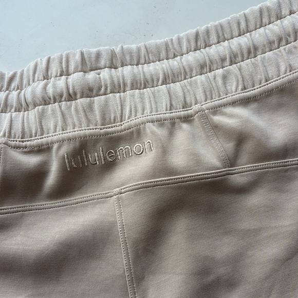 Lululemon Soft Ambitions High Rise Short 4" color trench cream size 10 - Picture 7 of 7